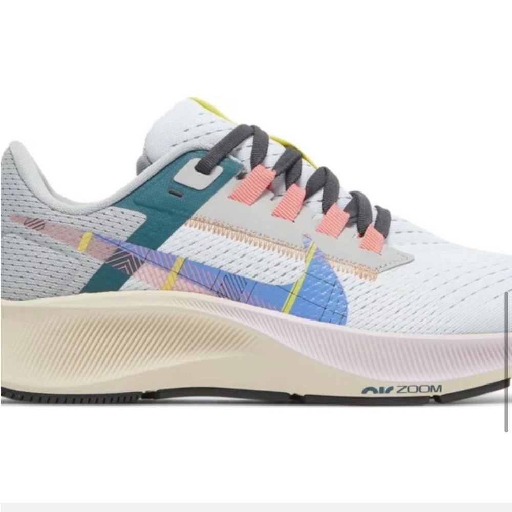 Nike Women's White Multi-Color Running Sneakers - Picture 10 of 10